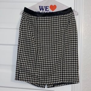 Houndstooth skirt size small
